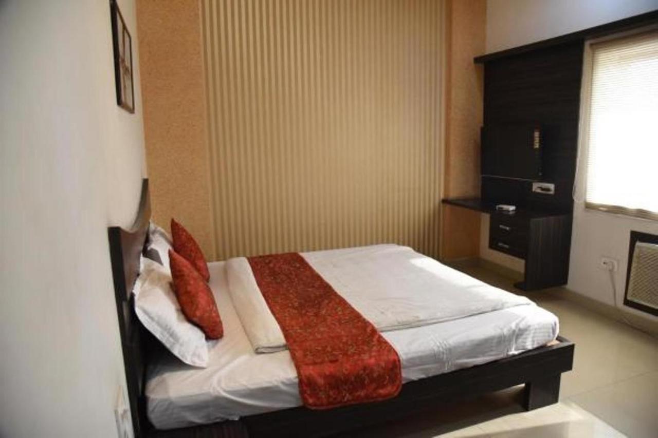 Hotel Pink Pearl Raigarh Eksteriør bilde